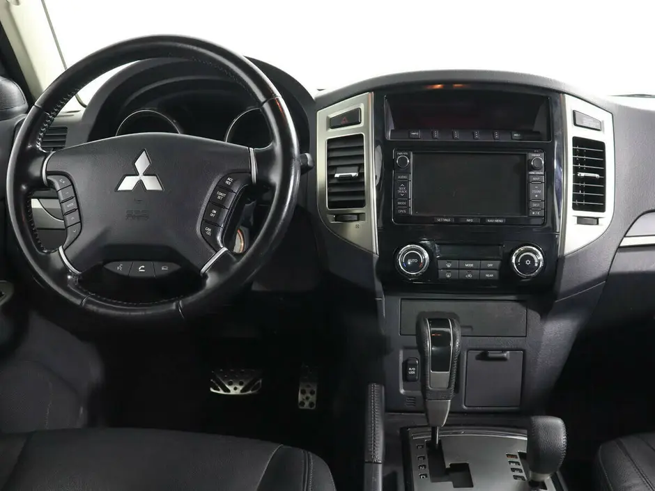 Mitsubishi Pajero, 2015 г.